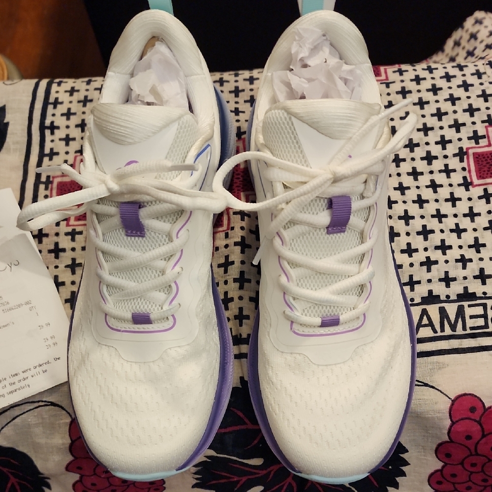 Easy Spirit White and Purple Sneakers Comfortable Athletic Design